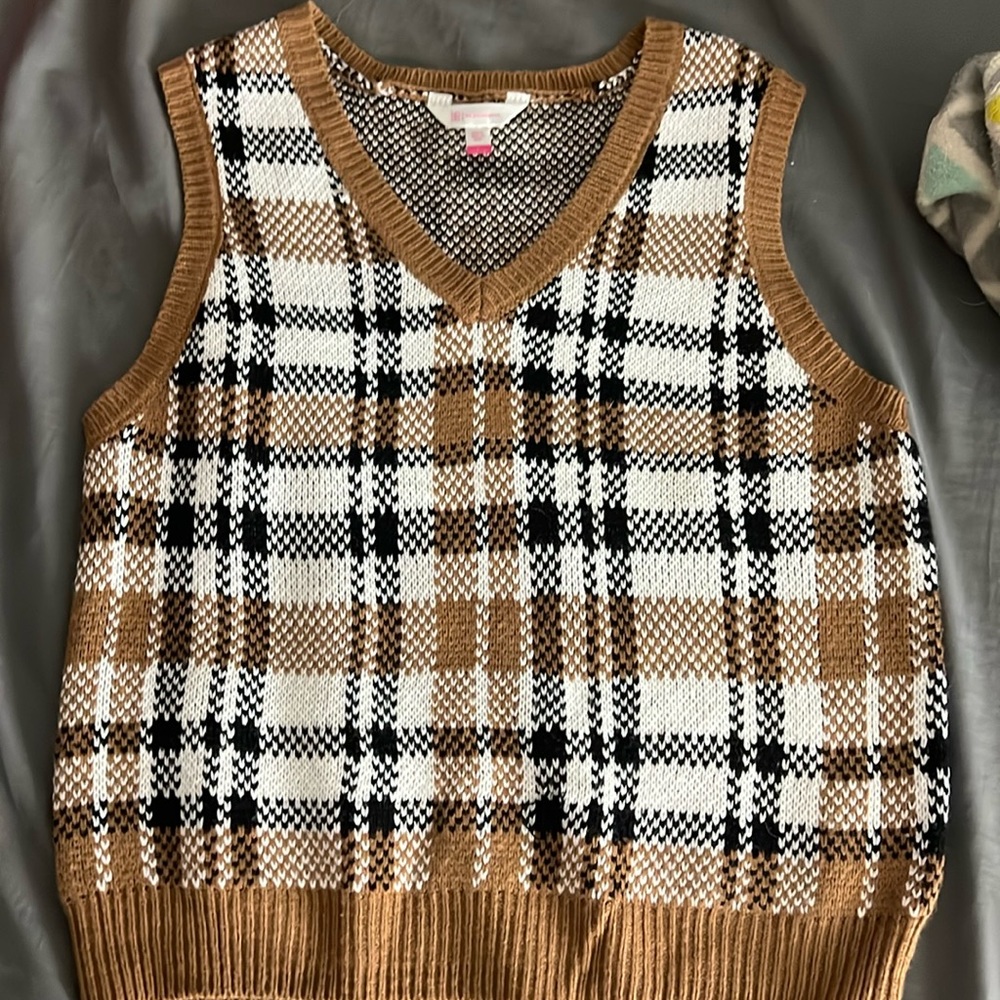 Sweater vest size L